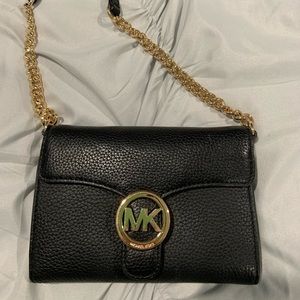 black Michael Kors crossbody purse